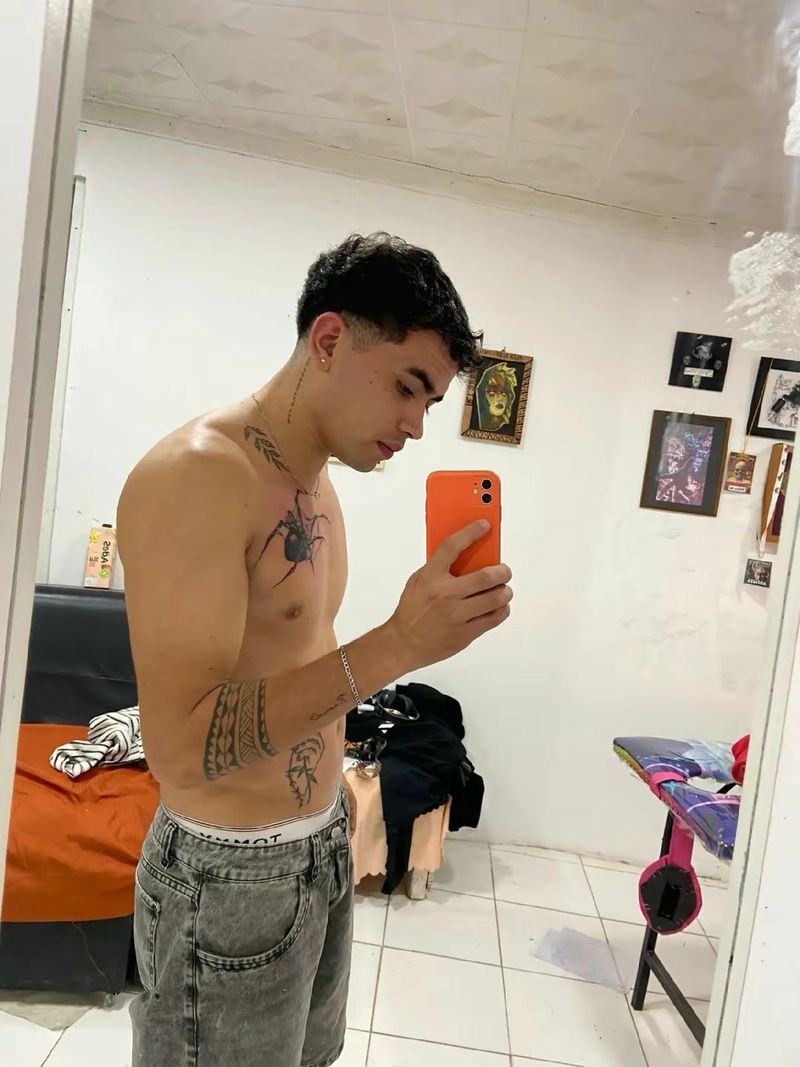 Lauty, 25