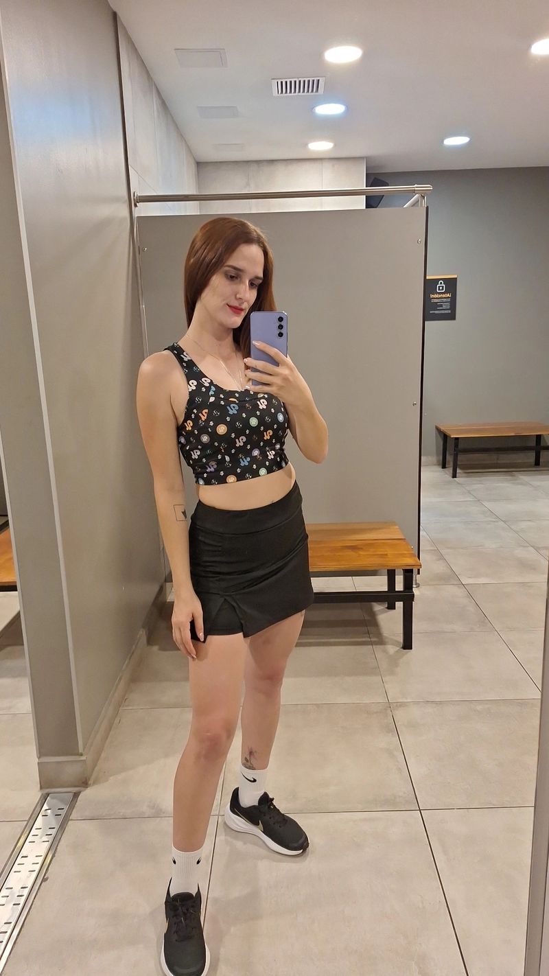 Alicia, 25