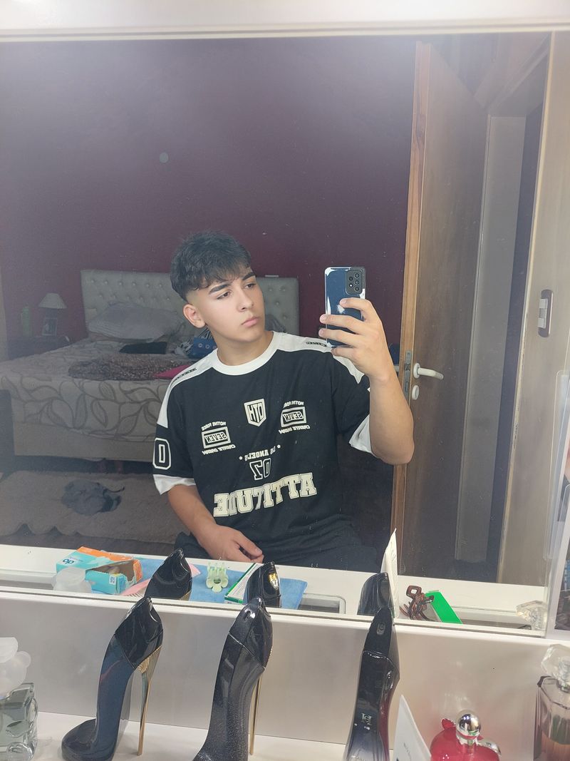 Thiago, 18