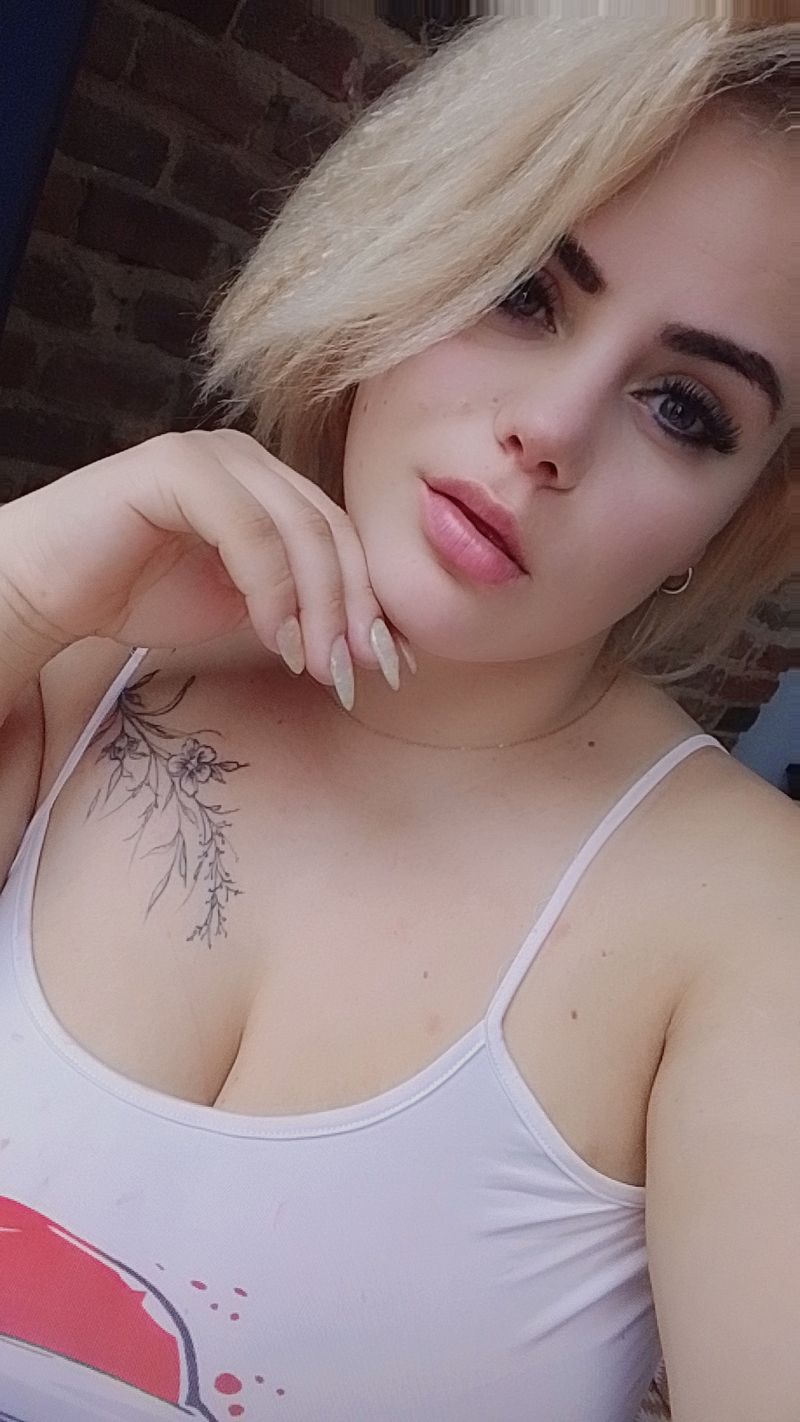 Nadia, 26