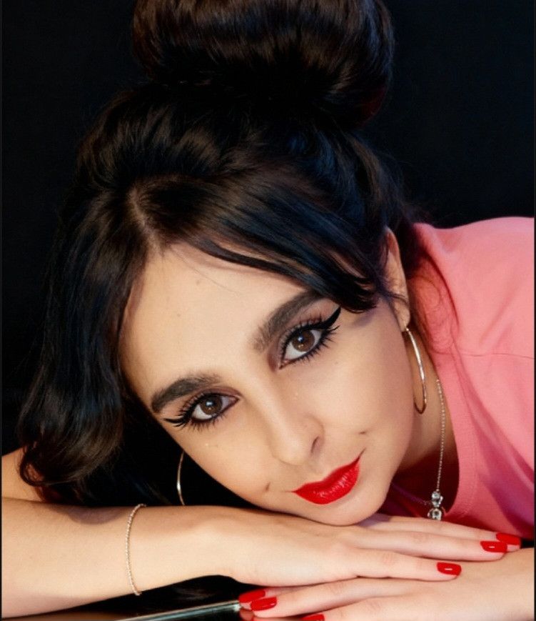 Pamela, 36