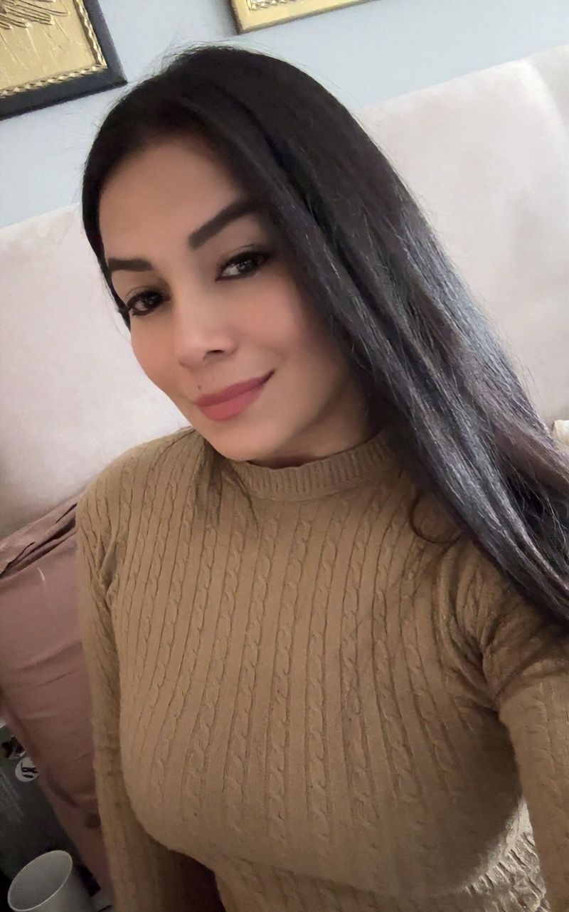 Ana, 37