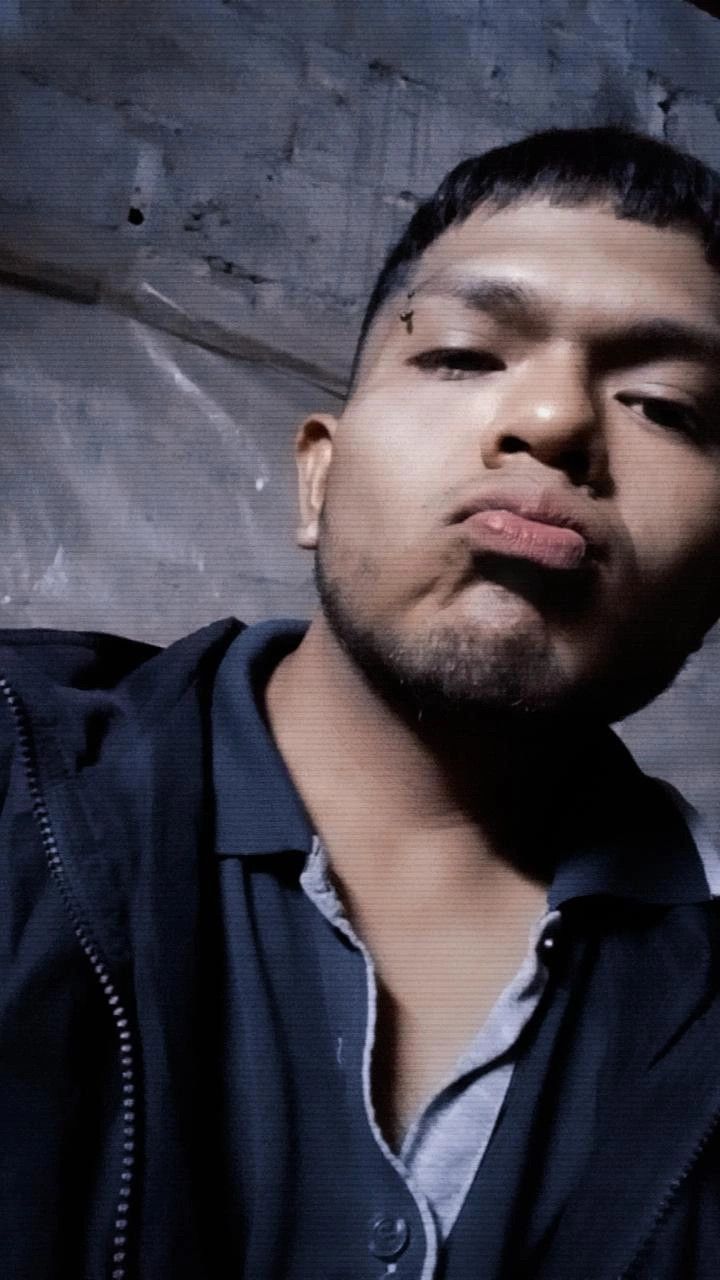 Alexis, 24