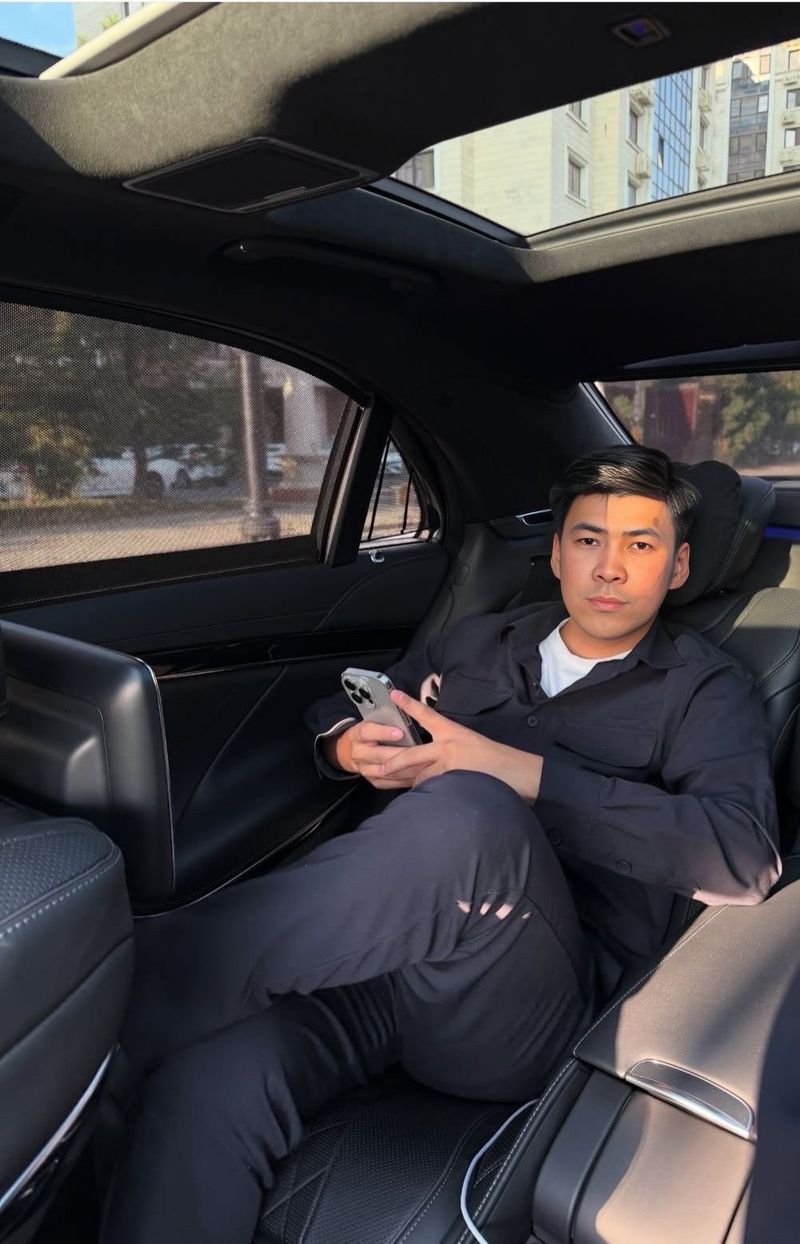 Askhat, 28