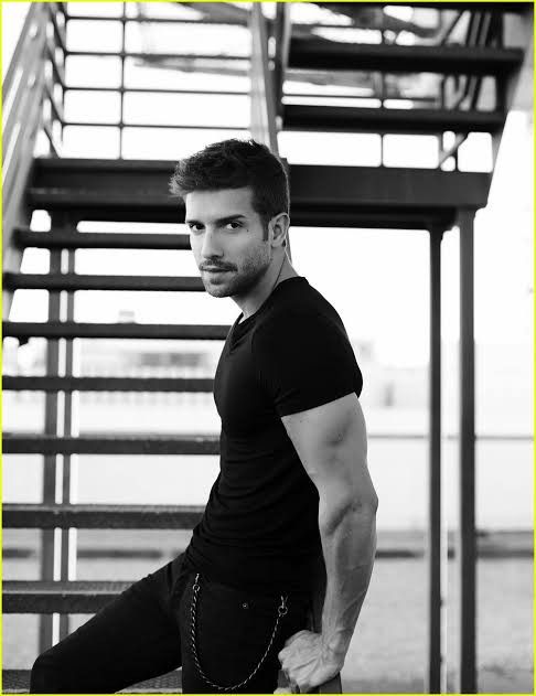 Paulo, 42