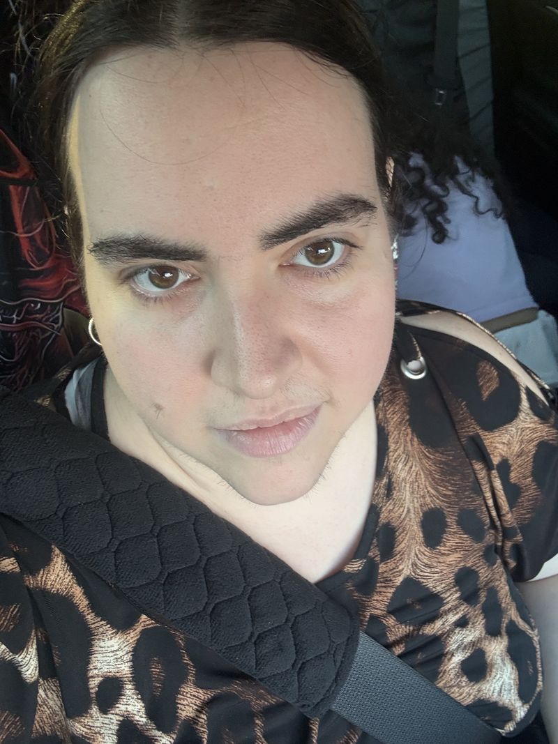 Caro, 32