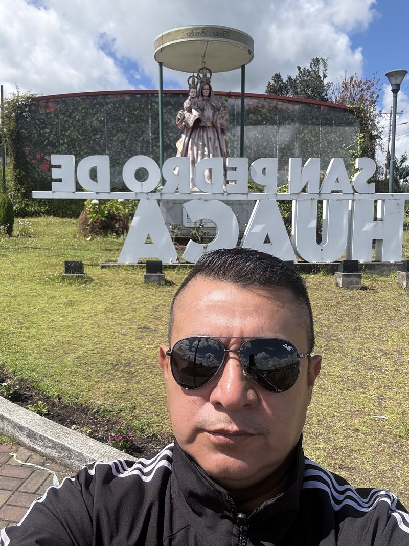 Carlos, 49