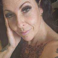 Karine, 43