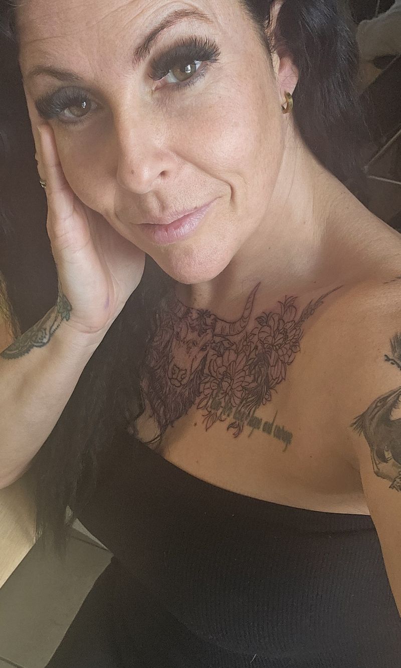 Karine, 43
