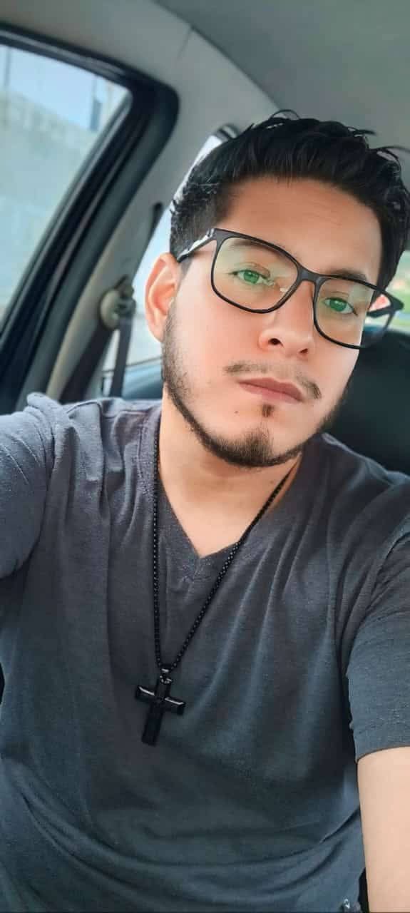 Carlos, 38