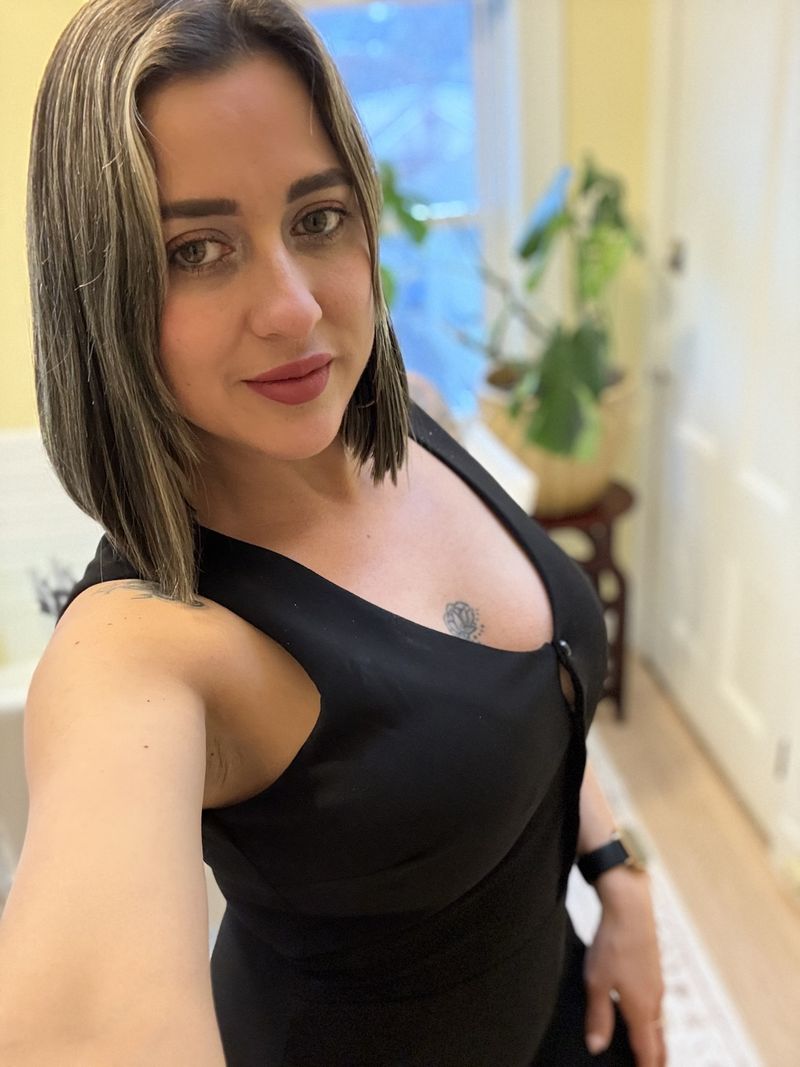 Andrea, 33
