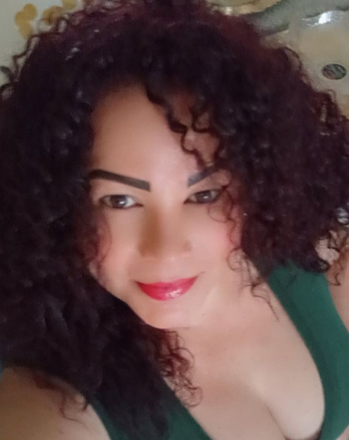 Elena, 47