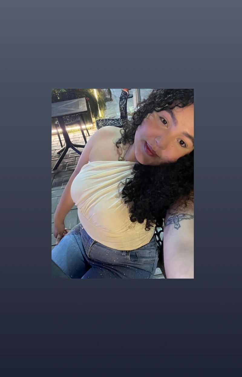 Ines, 25