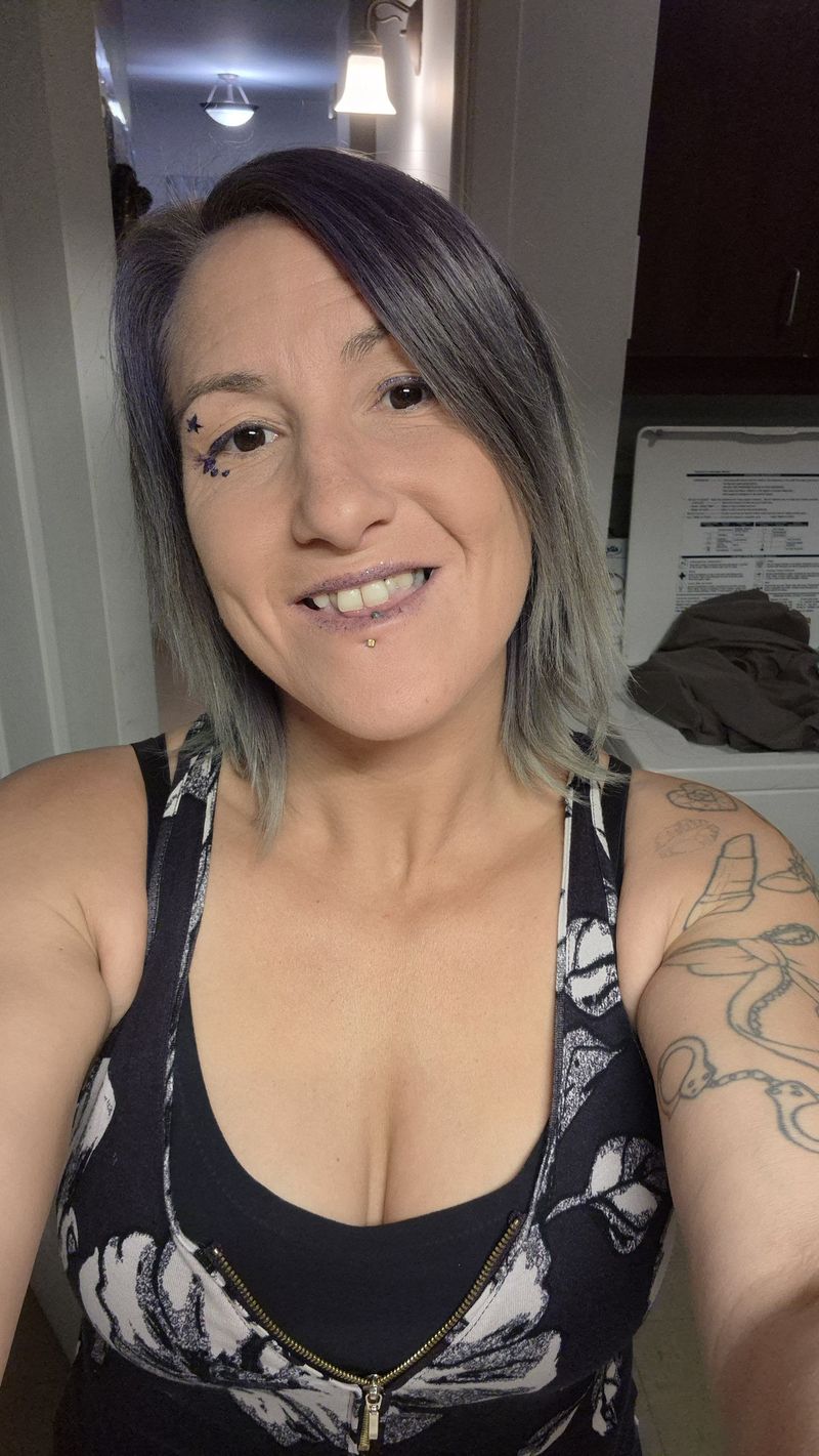 Vanessa, 36