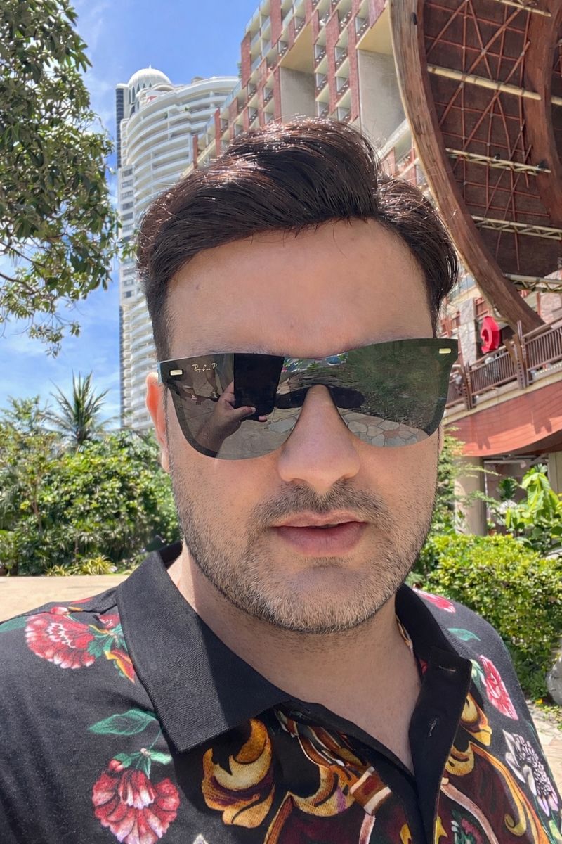 Kris, 33