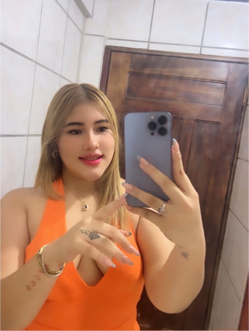 Gabriela, 32