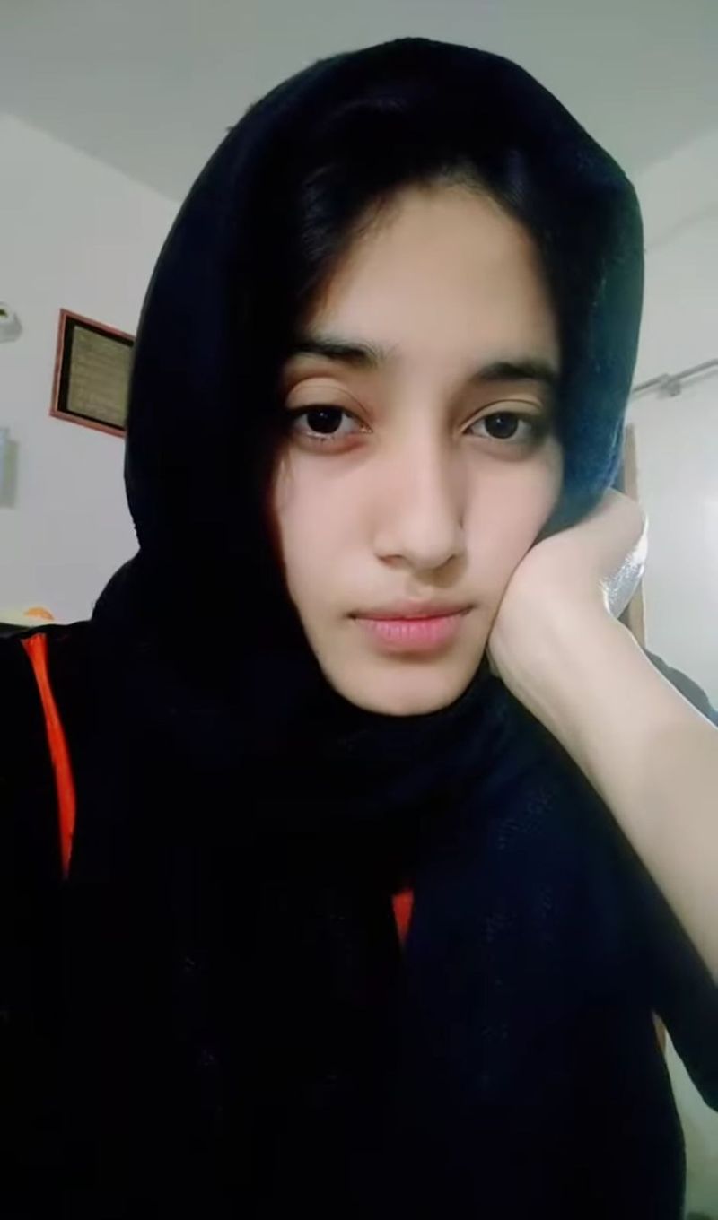 Rehana, 22