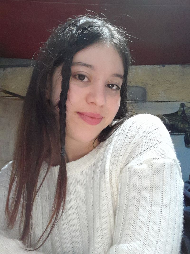 Micaela, 21