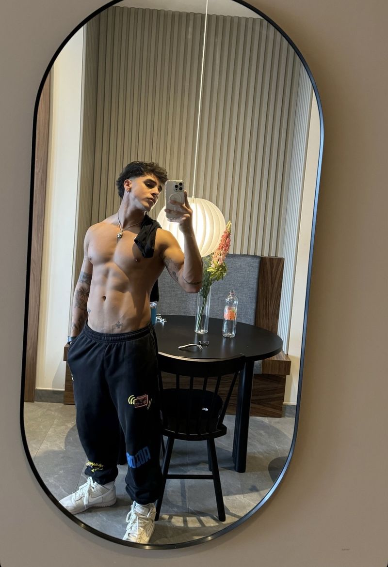 Matias, 24