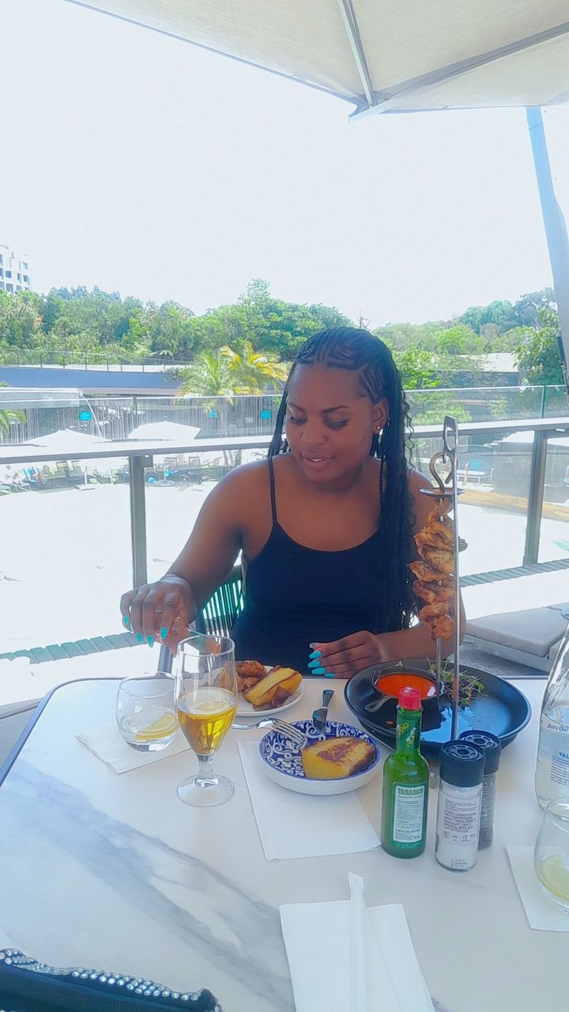 Mandla, 28