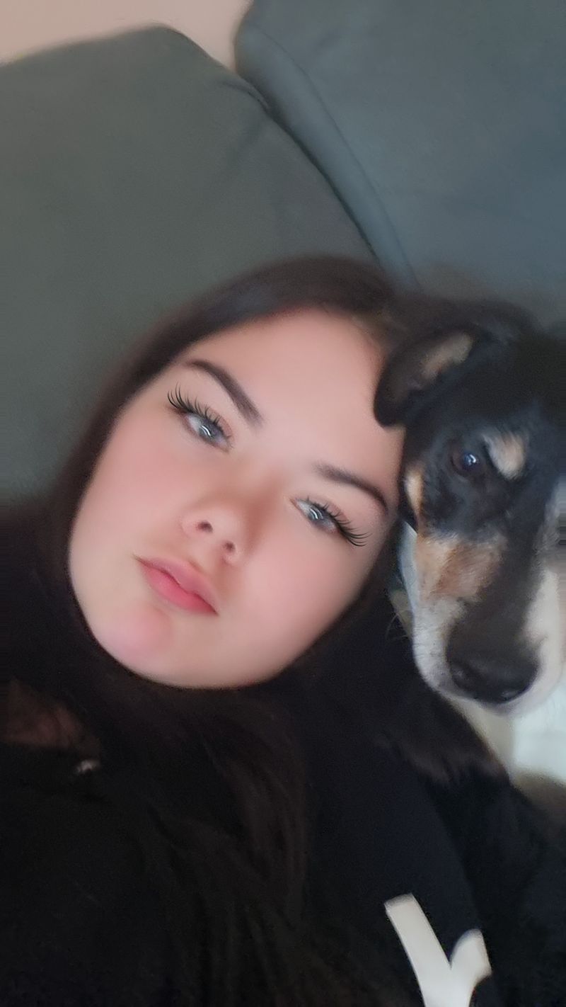 Mahalia, 18