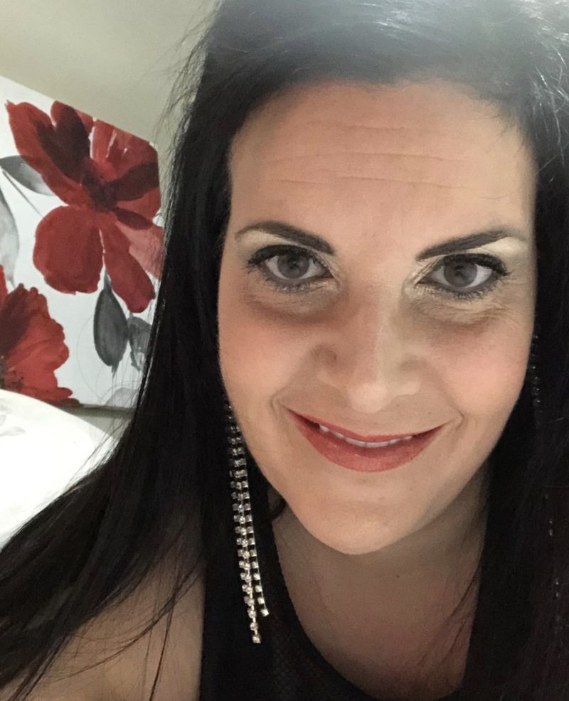 Isabelle, 49