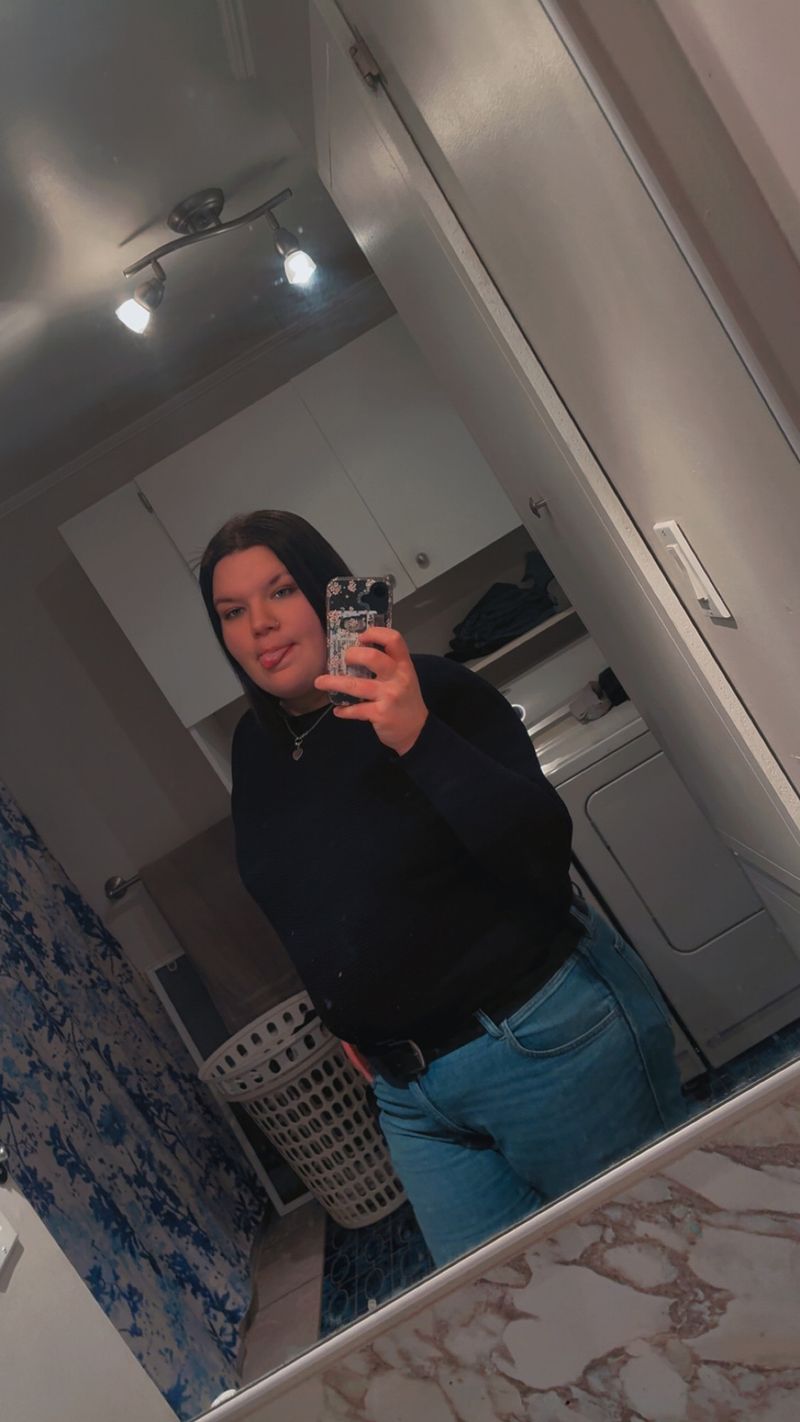 Zoe, 18