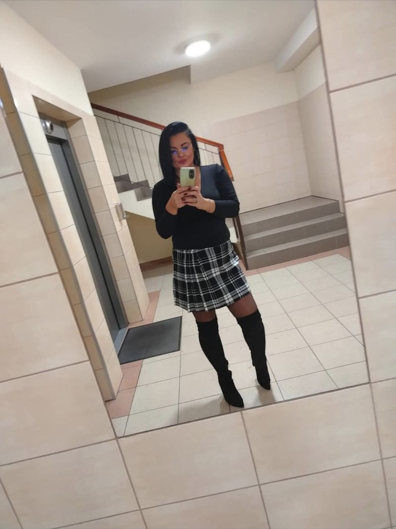 Ilona, 36