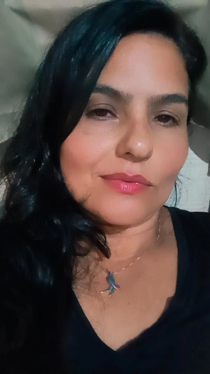 Claudia, 45