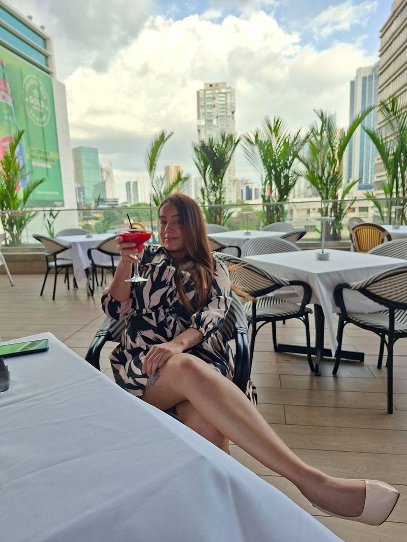 Luisa, 32
