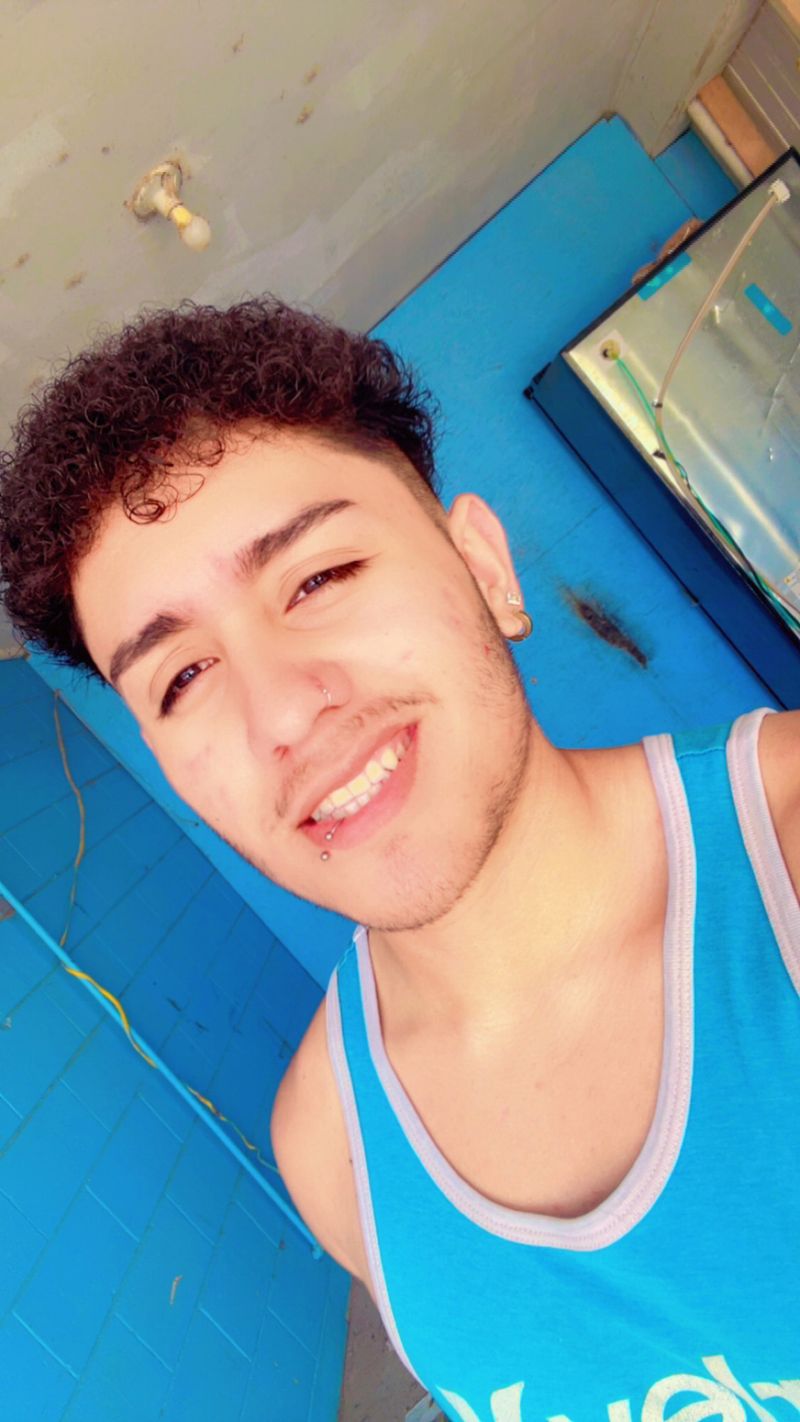 Antonio, 20