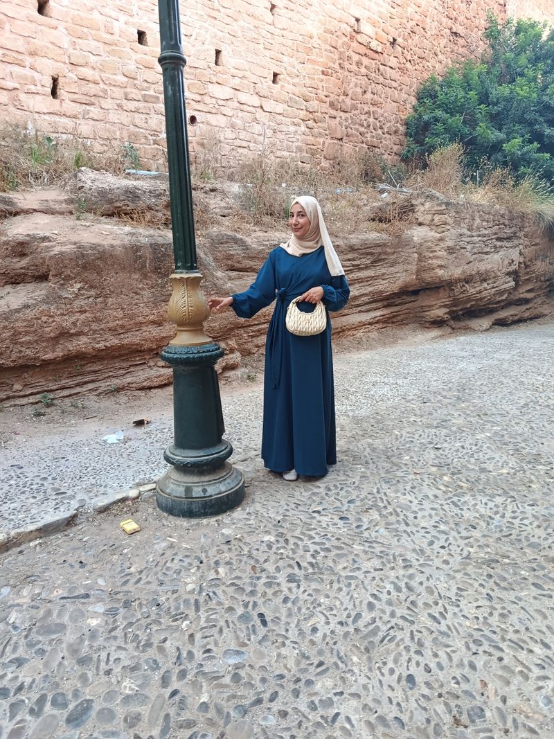 Saida, 28