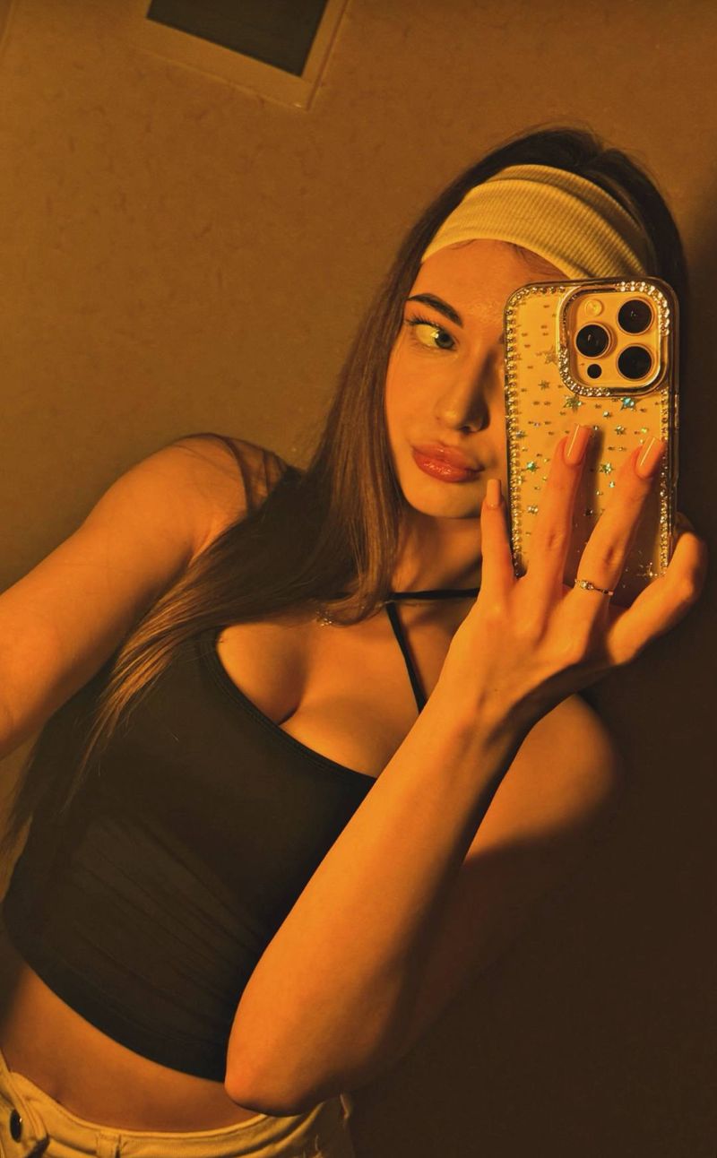 Амина, 21