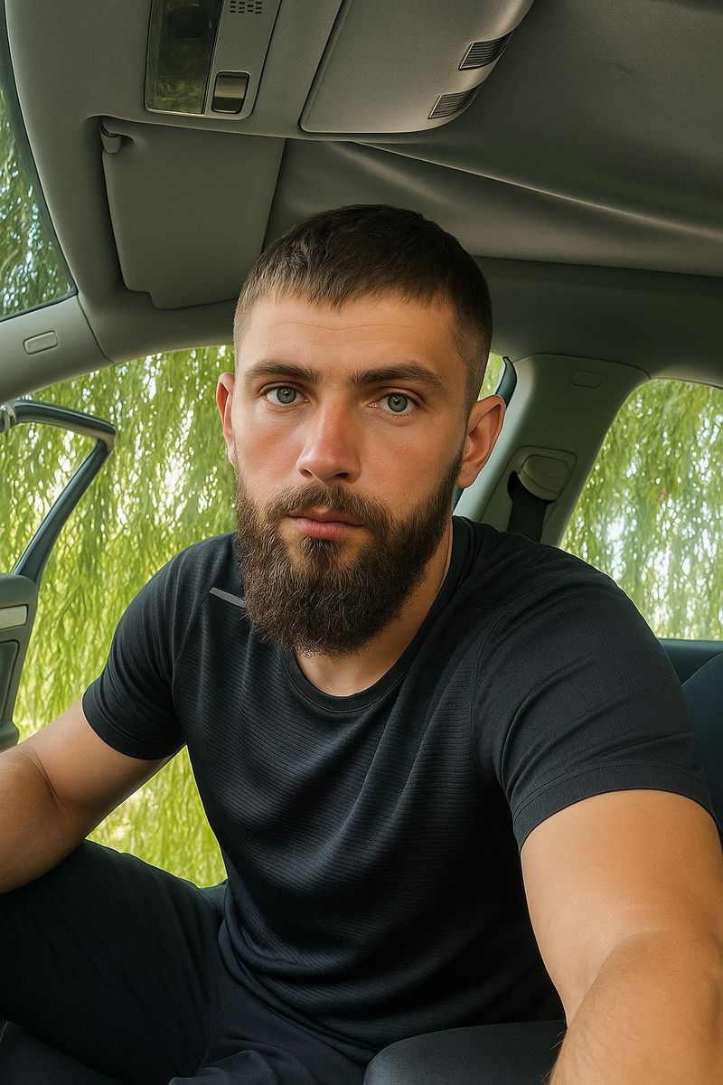 Микола, 27