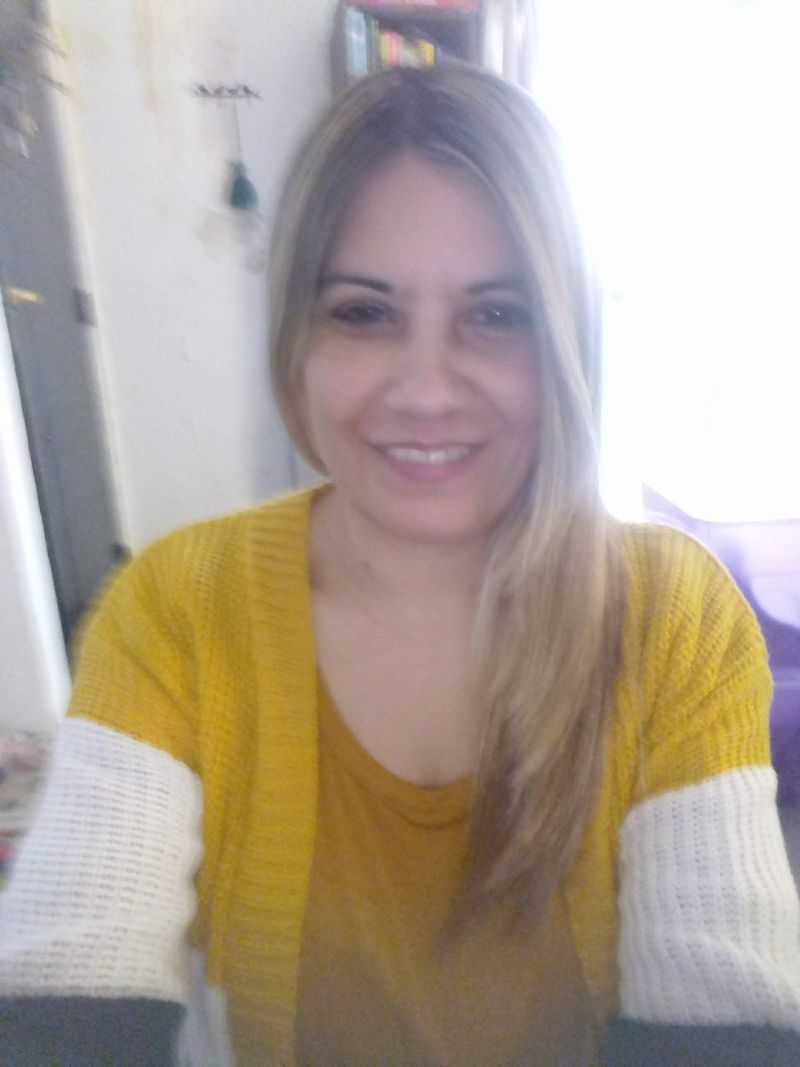 Alejandra, 54