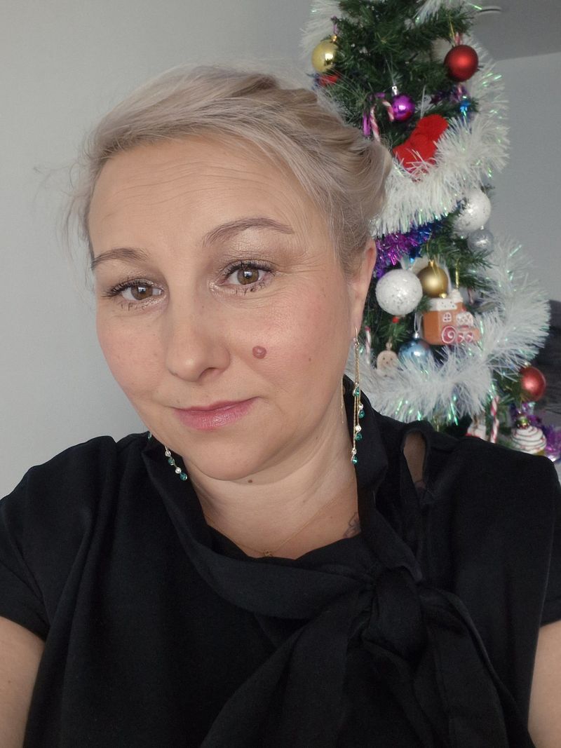 Bozena, 43