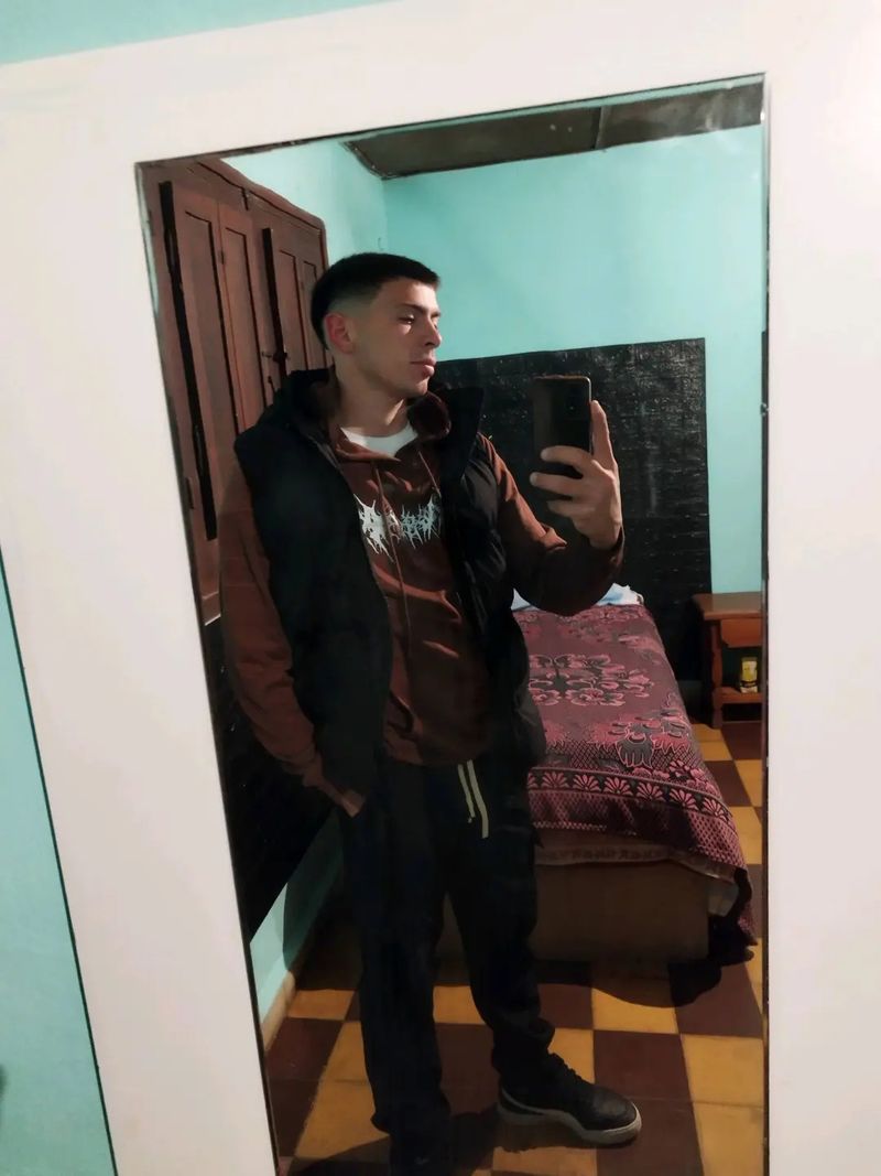 Agus, 25