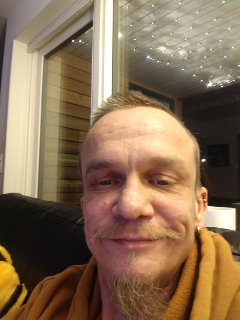 Mikkel, 43