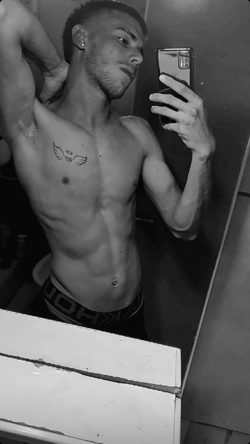 Nicolas, 23