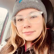 Mia, 25