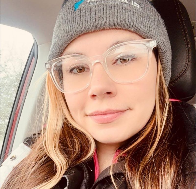 Mia, 25