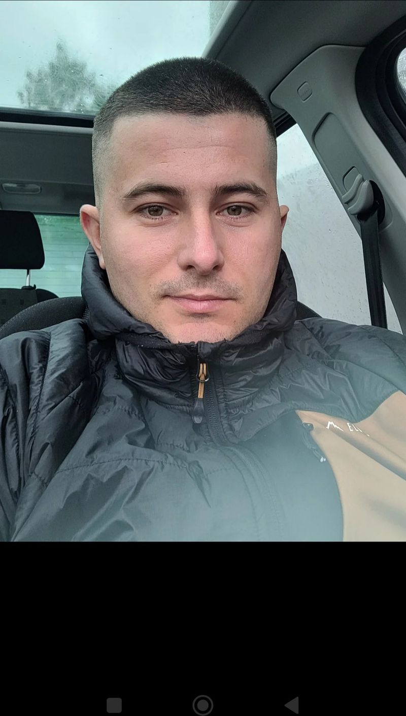 Maks, 32