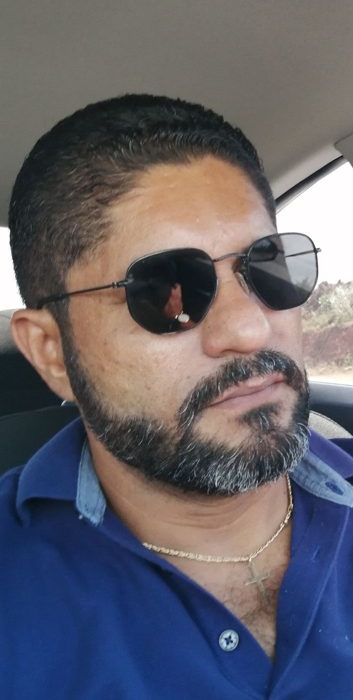 Carlos, 55