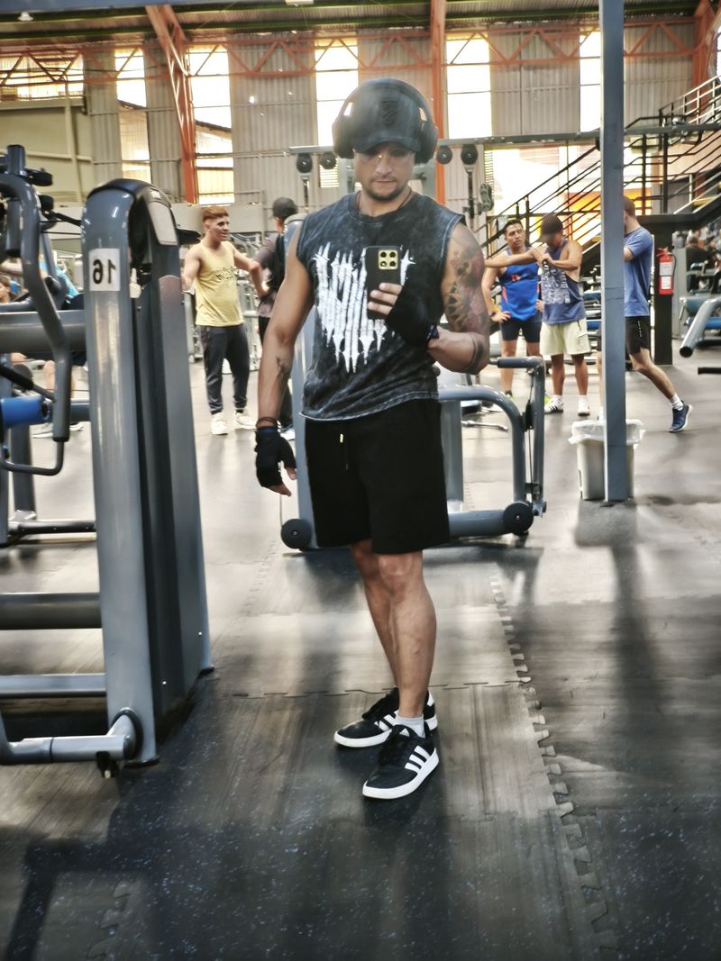Cesar, 29