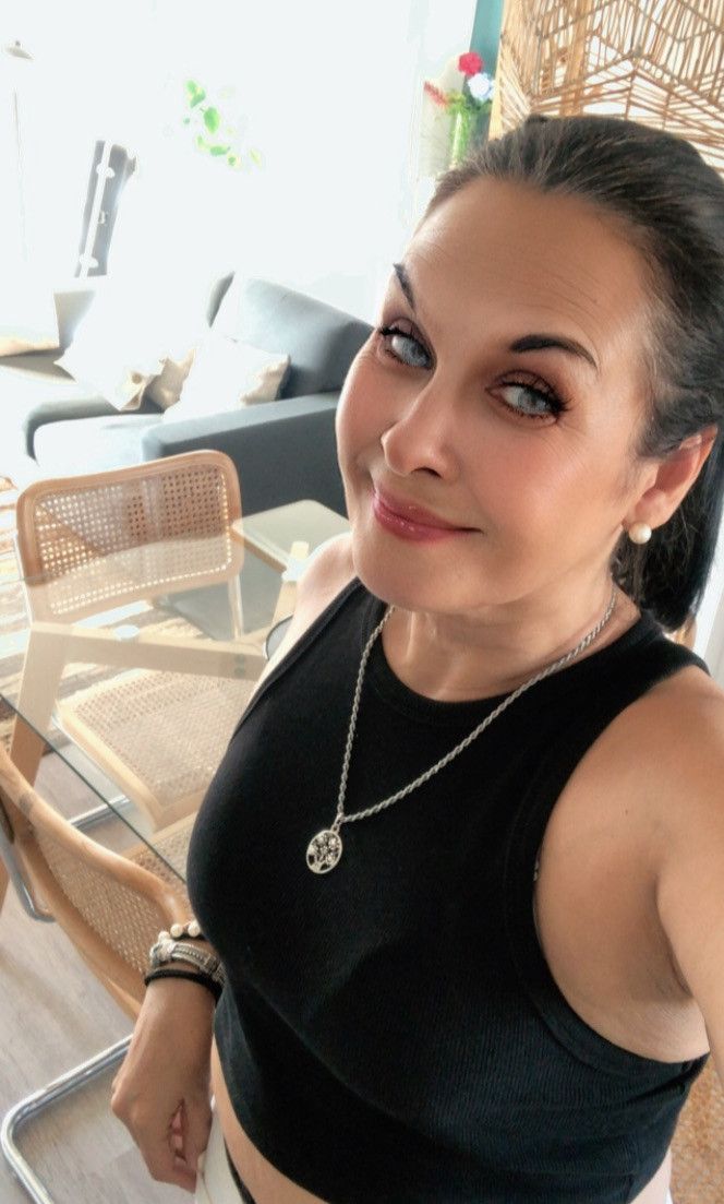 Veronica, 52