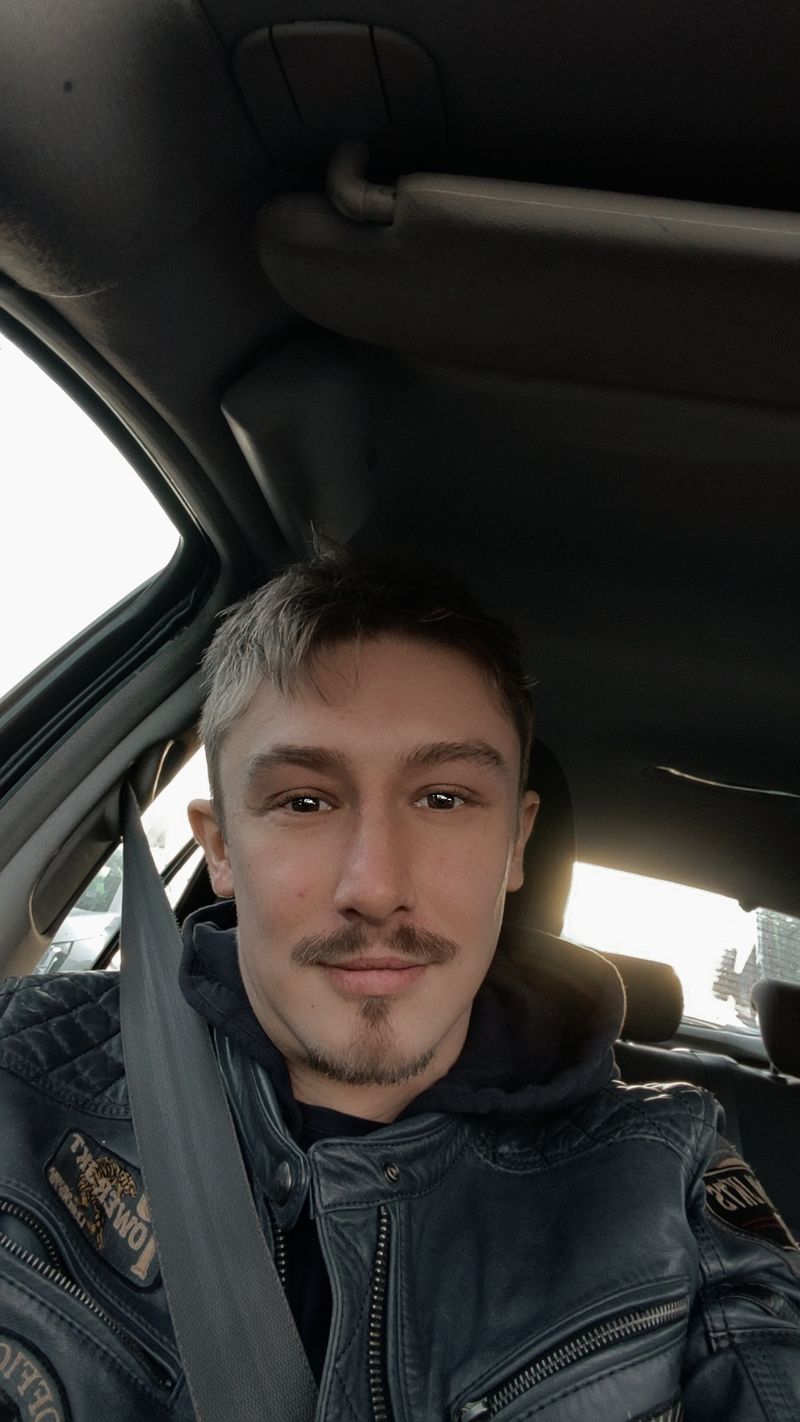 Dylan, 29