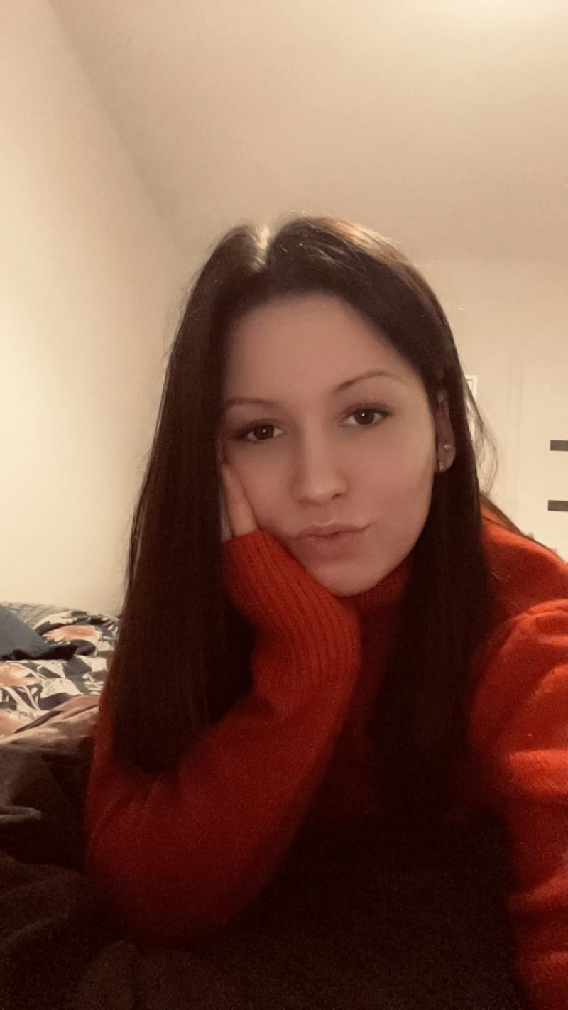 Nikola, 23