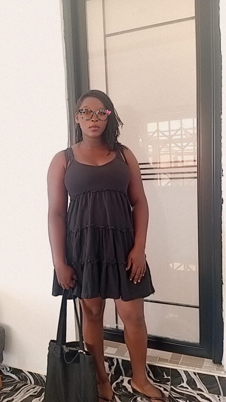 Elizabeth, 33
