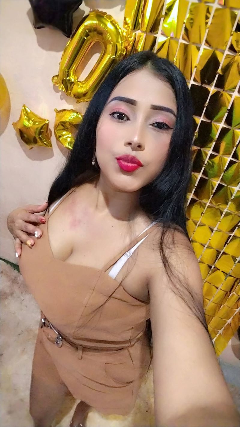 Carli, 28