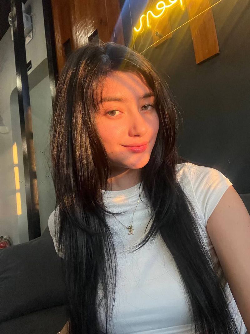 Mia, 35